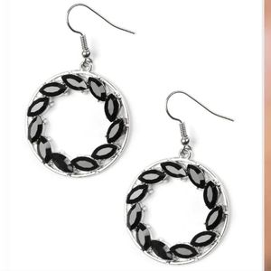 Nwt paparazzi  black & silvertone hoops